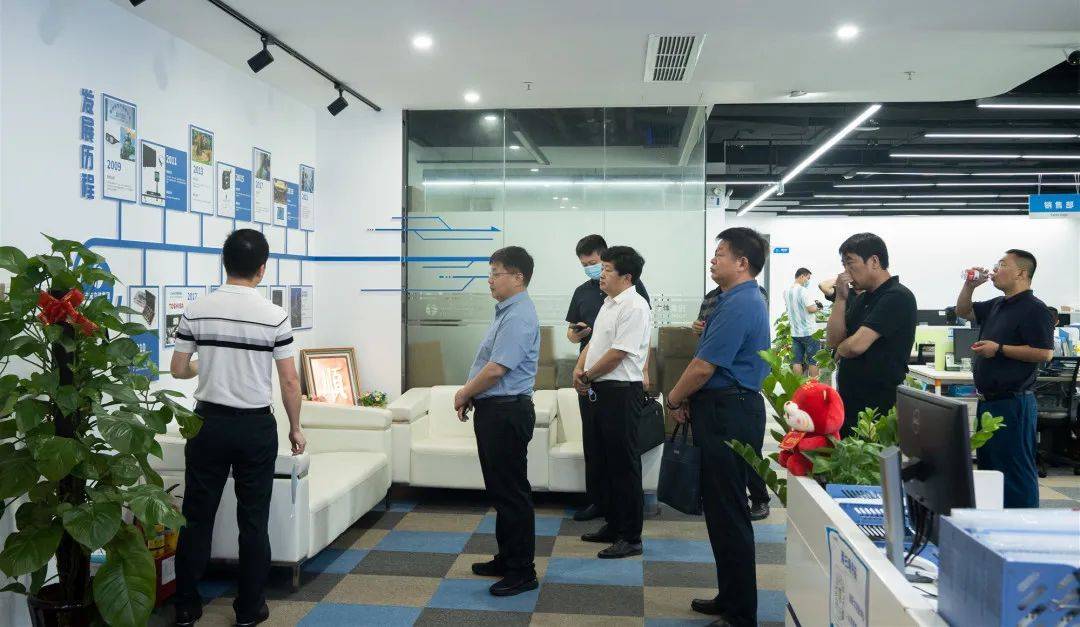 让教育插上科技的翅膀记衡水市武邑县王桂冰县长一行