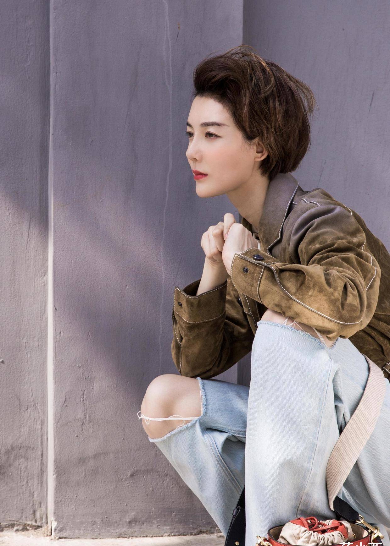 原创真是被车晓美到了虽不时尚但将深v裙穿出不同魅力气质惊艳