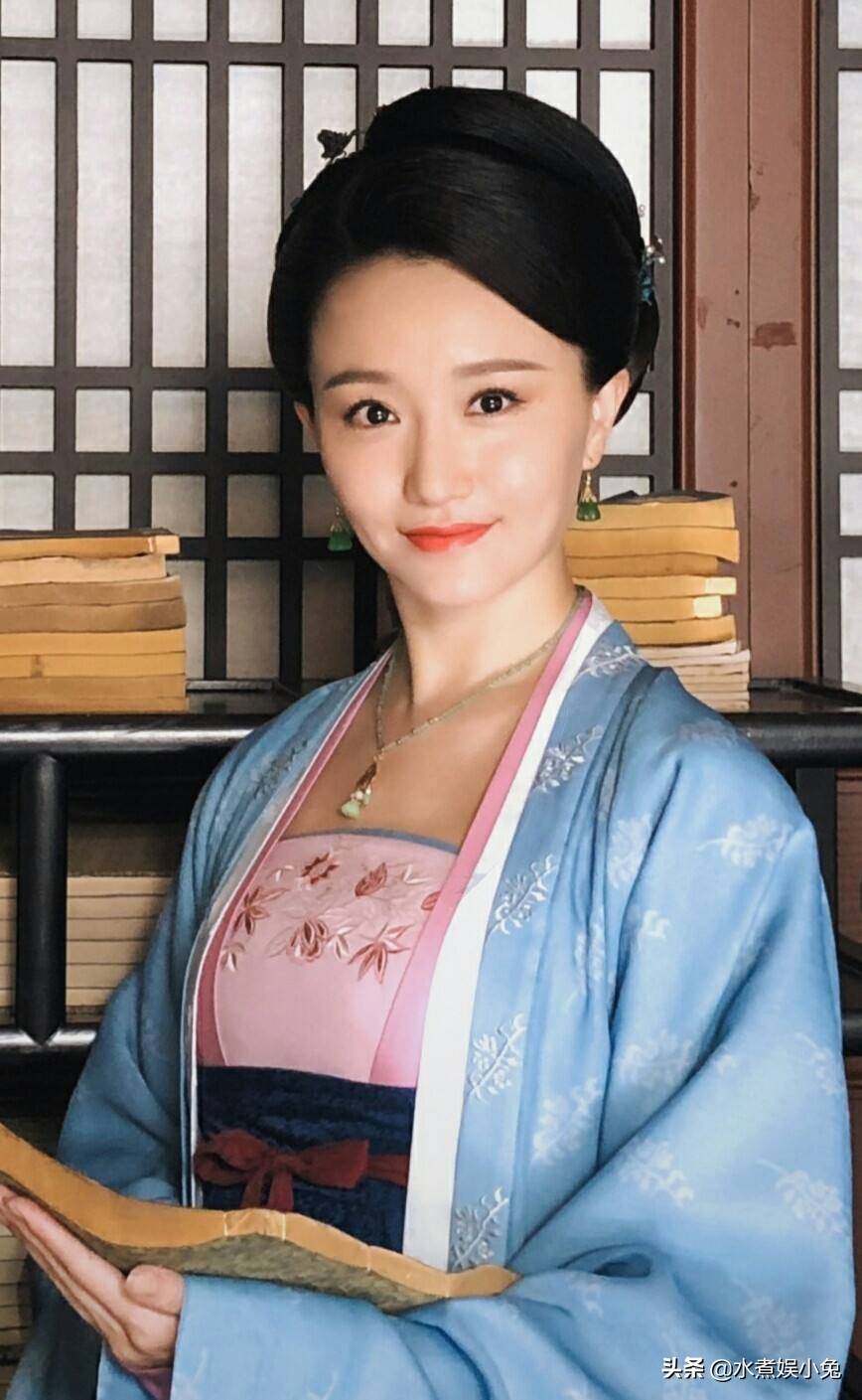 傅淼淡雅,章涛帅气,她撞脸师妹海清,这7位实力演员何时被发现_武笑羽