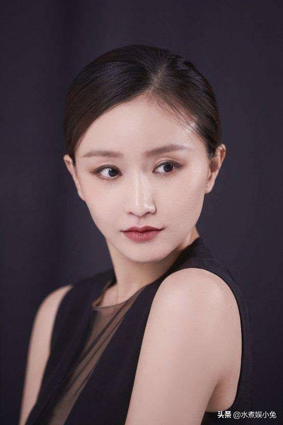 傅淼淡雅,章涛帅气,她撞脸师妹海清,这7位实力演员何时被发现_武笑羽
