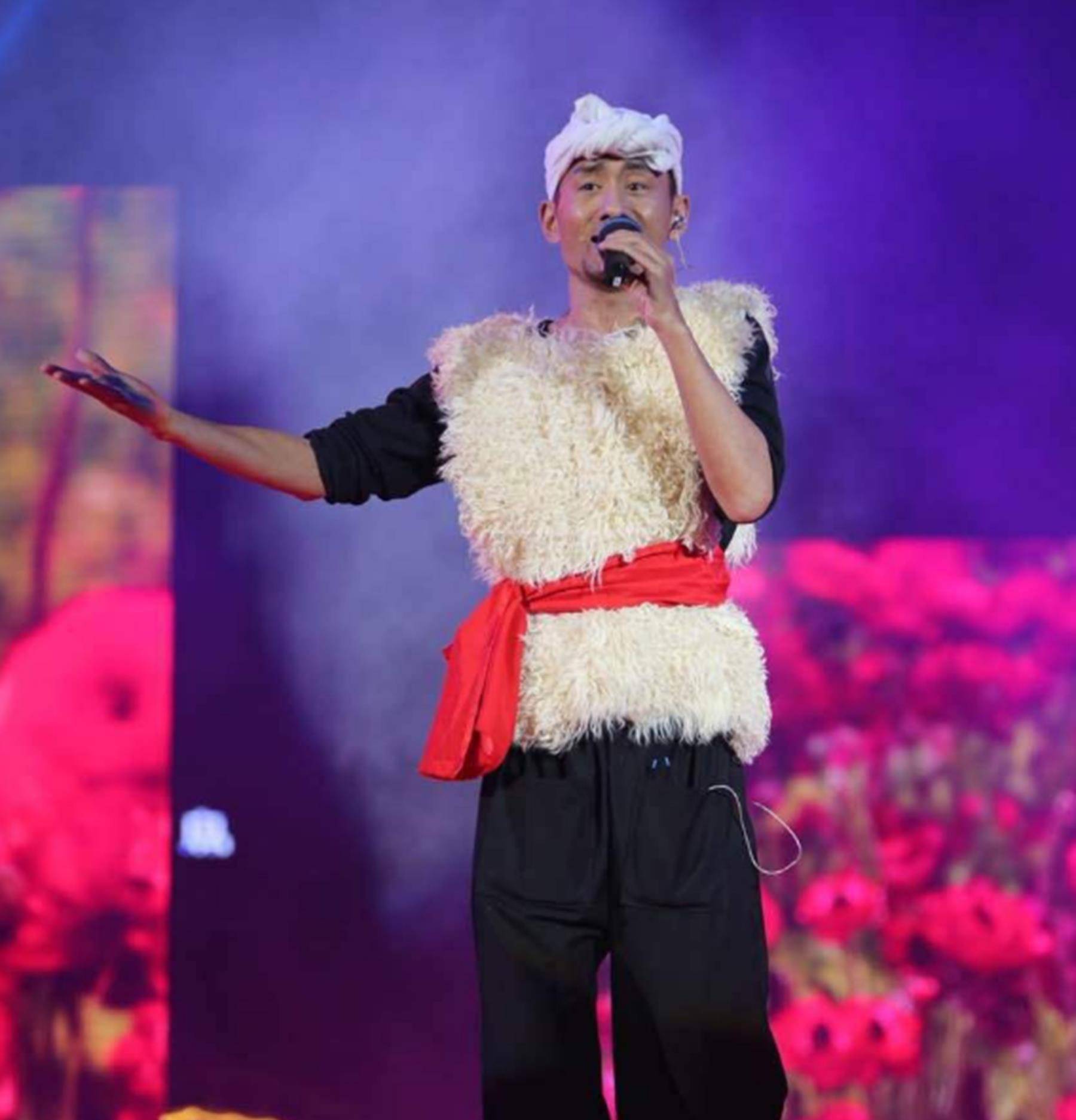 星光大道8位冠军现状:多人已无人问津,有人负债累累卖菜谋生