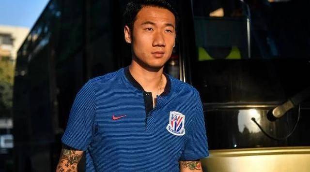 荣昊在国足的出色表现,就引起了中超豪门恒大的注意.