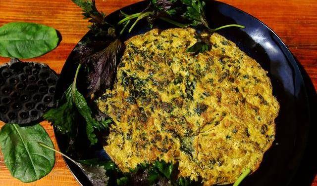 原创黑暗料理之紫苏煎蛋只需简单的一切一拌一煎不一般的嫩滑香软