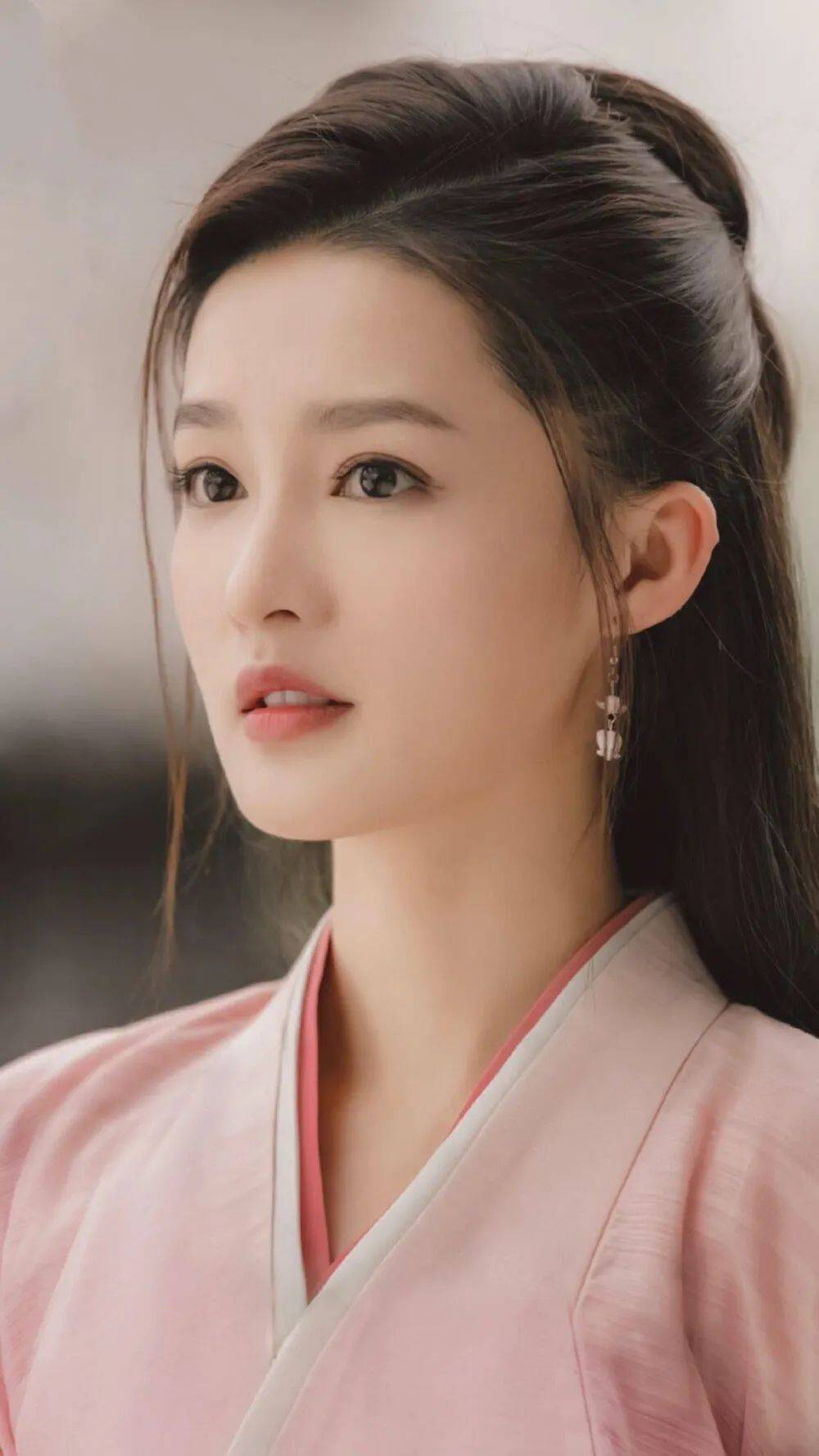 原创影视女演员李沁竟是a级纳税人或成为现在明星信用纳税标杆