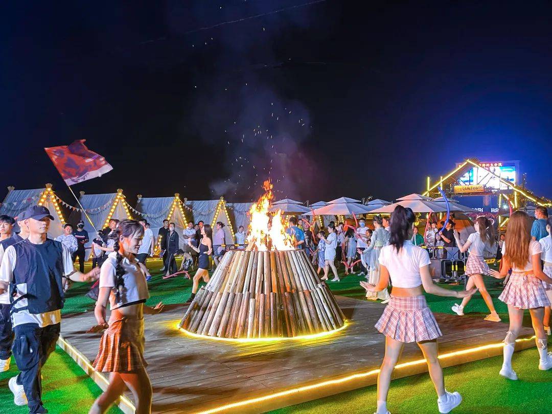 烧烤_演出_市集