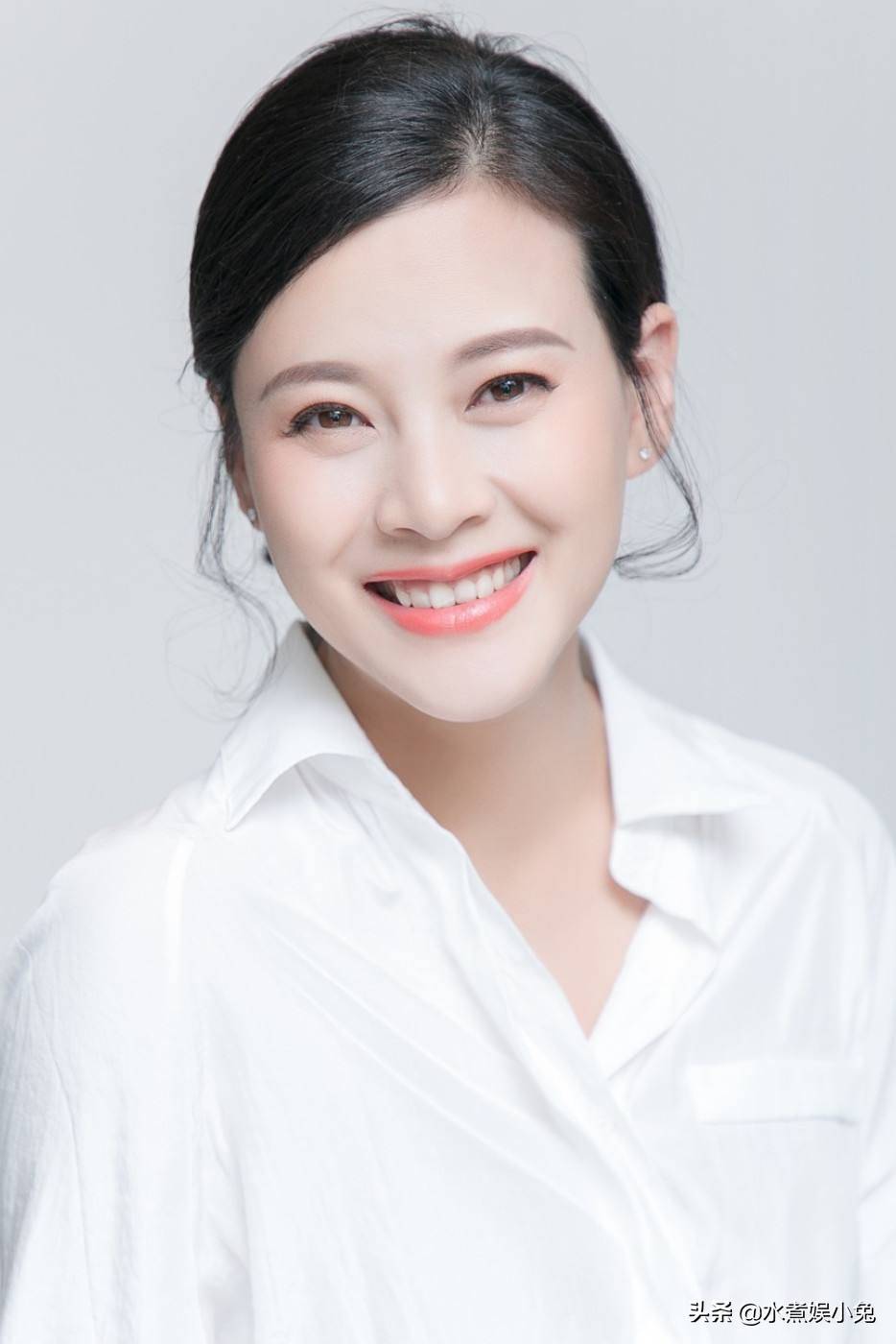 傅淼淡雅,章涛帅气,她撞脸师妹海清,这7位实力演员何时被发现_武笑羽