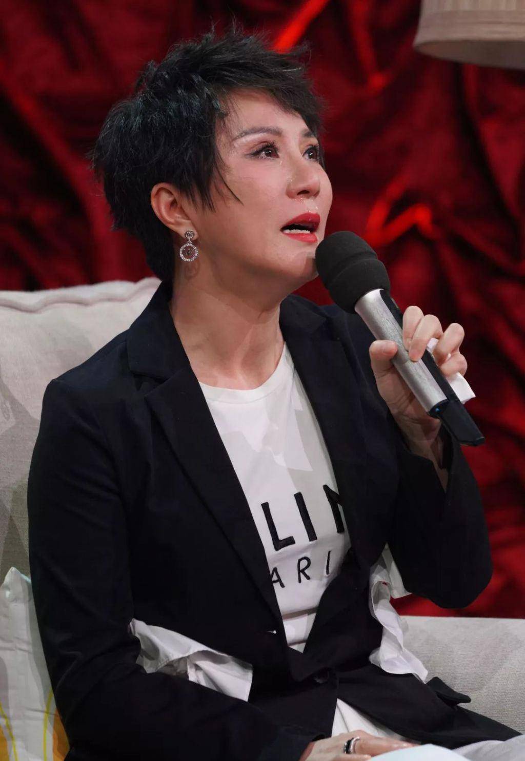 51岁歌手林萍近照,她曾以一首《为我们的今天喝彩》红遍大江南北_音乐