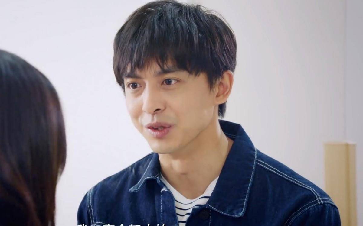 《匆匆的青春》首播,李佳航邓家佳演夫妻,却被老戏骨们抢了戏_赵左