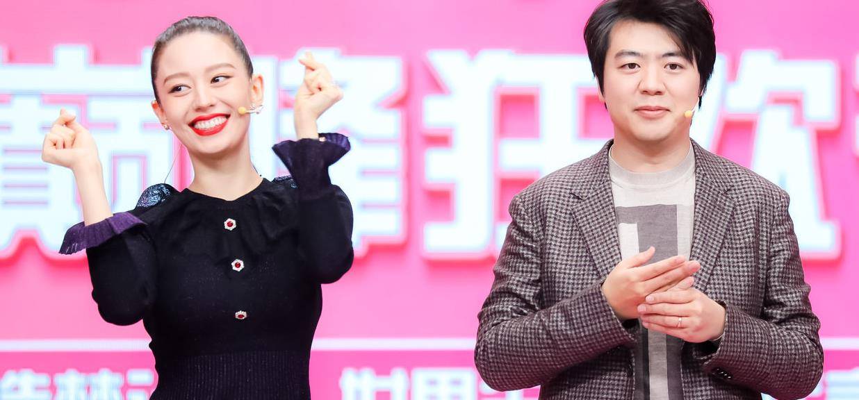 吉娜6个月孕肚曝光,朗朗眼神有爱手扶其肚,为孩子弹琴当胎教_节目