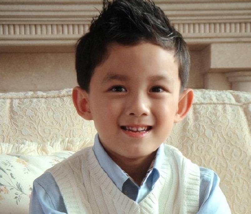 《黄金搭档》广告片,随着广告铺天盖地的播出,呆萌可爱的吴磊成功跻身