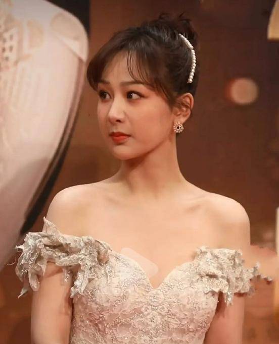 原创女明星原相机怼脸直拍未修脸引关注颜值最高竟是34岁的她