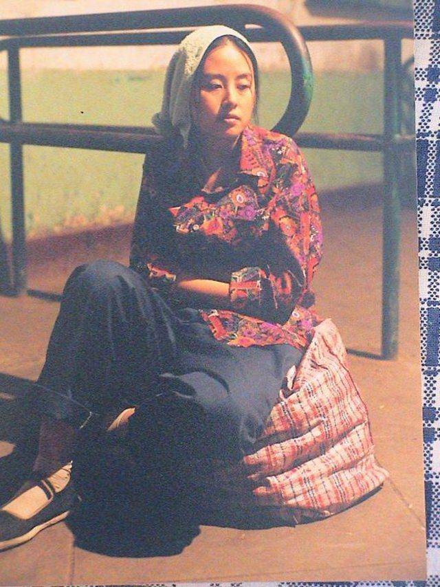 16岁入行当模特,转行演员后凭一剧成名,如今皈依佛门被遗忘_余小雪