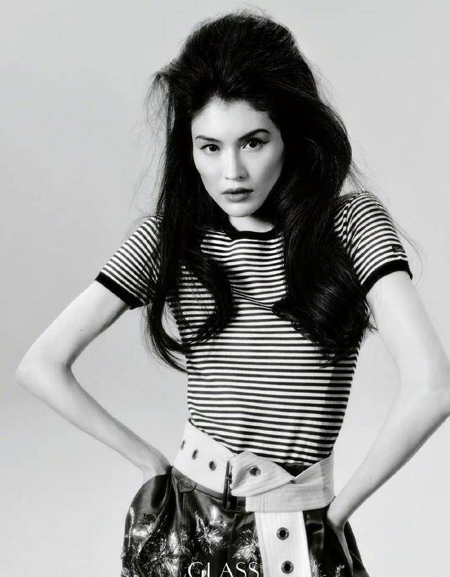 原创何穗的身材真的瑞思拜腰线引起热议网友表示太绝了