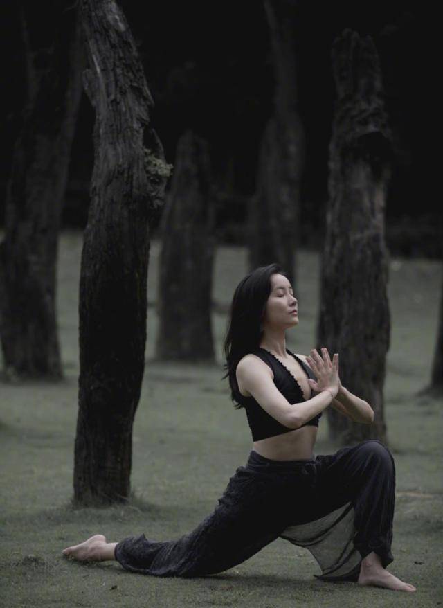 原创吕一真是美死了35岁却拥有20岁时的好身材气质出尘迷死人