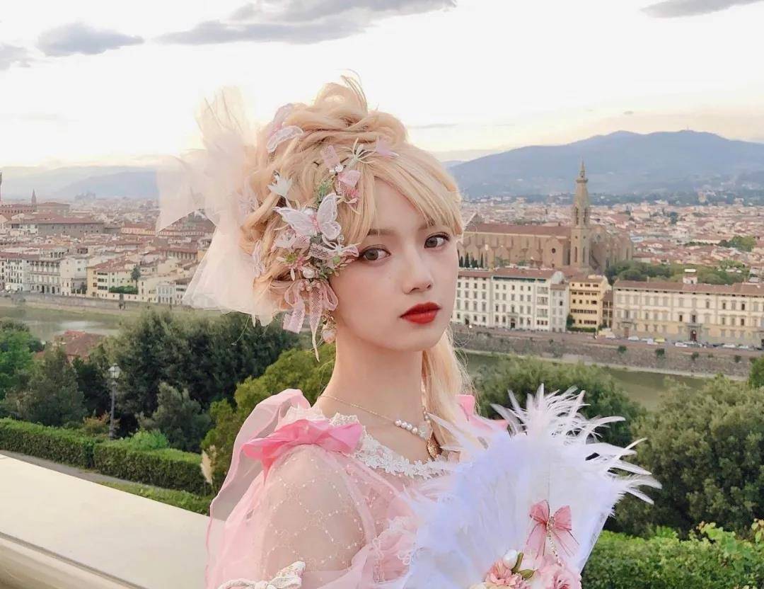 又因抄袭国外爱豆翻车,她被说是活该?_党妹_视频_化妆