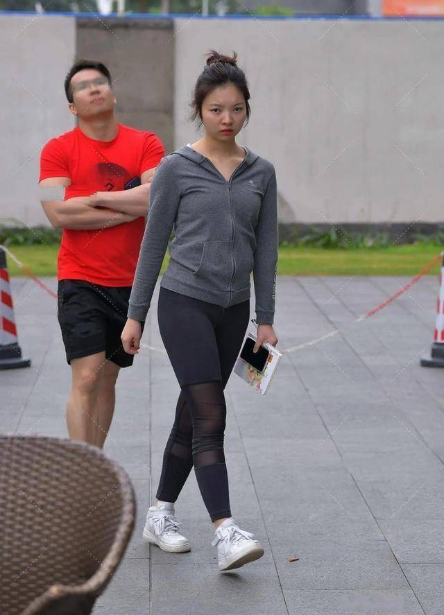 原创单肩长袖配蓝色短裤可爱简约