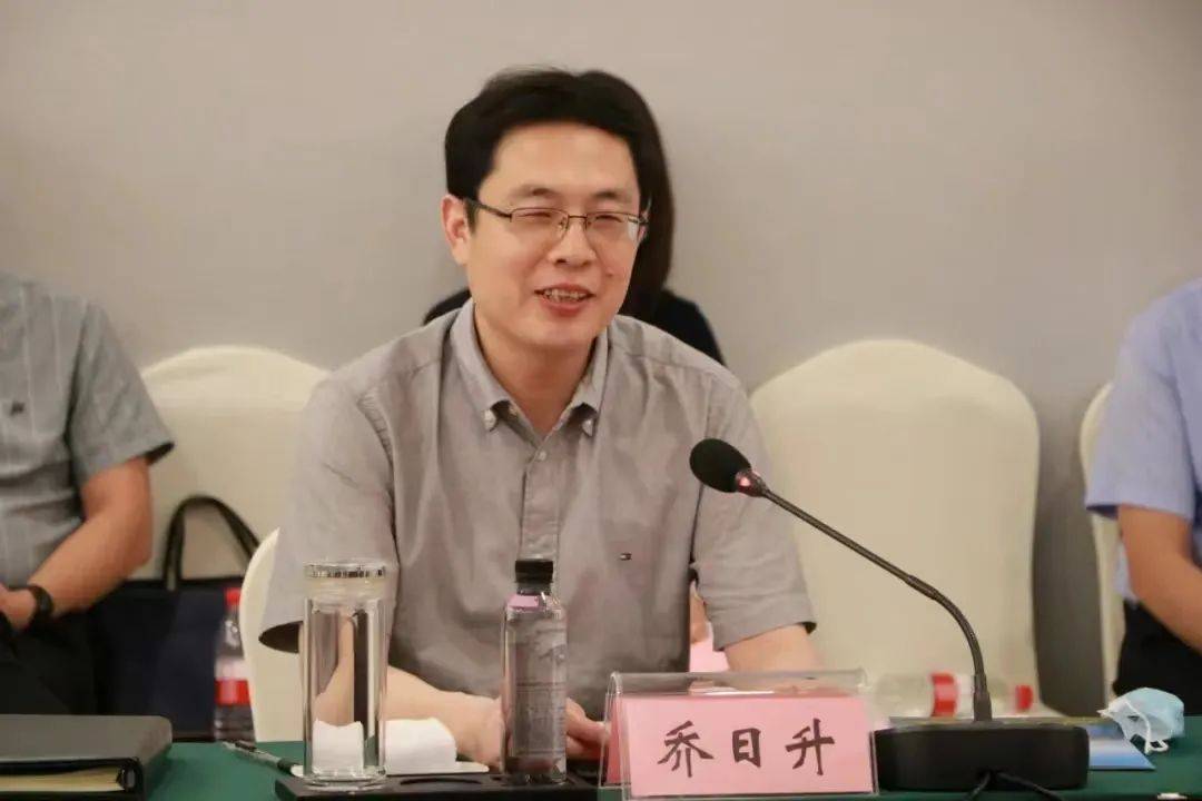 市委副书记,市长乔日升出席签约仪式并讲话,安丘市副市长孙志杰与苏州