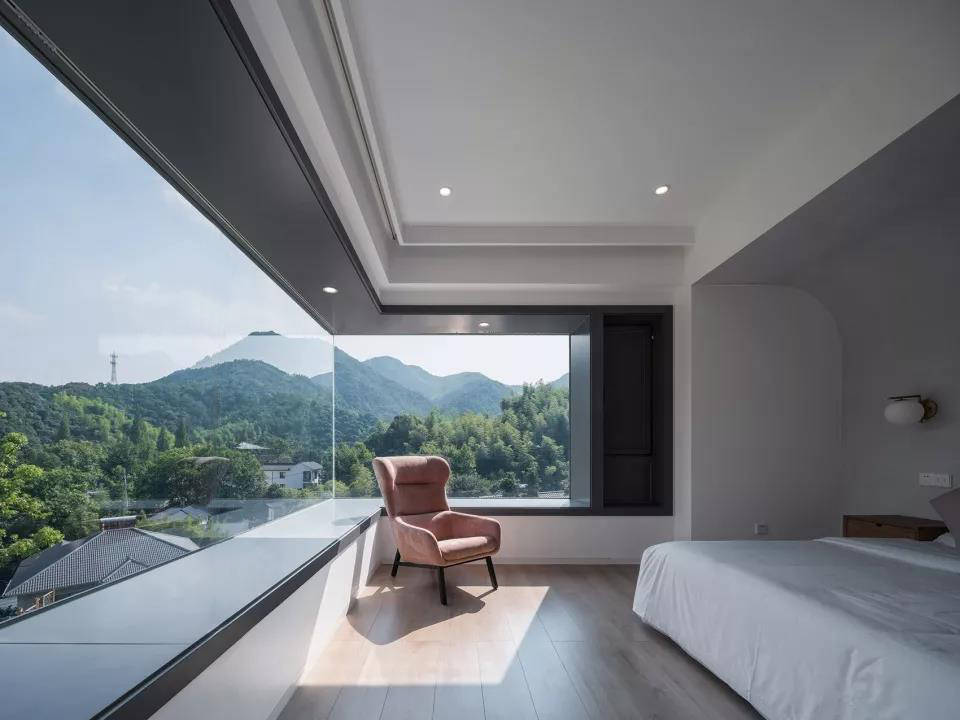 ▼u型落地窗:三面包围的窗户形式,可以利用阳台的空间,把客厅,休闲区