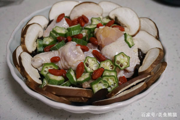 原创
这才是鸡肉最过瘾的做法,色香味俱全,下胃又下饭,吃一口真过瘾