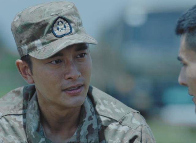 《空降利刃》张启花式魔鬼训练锅盖头,喜提魔鬼队长之称!