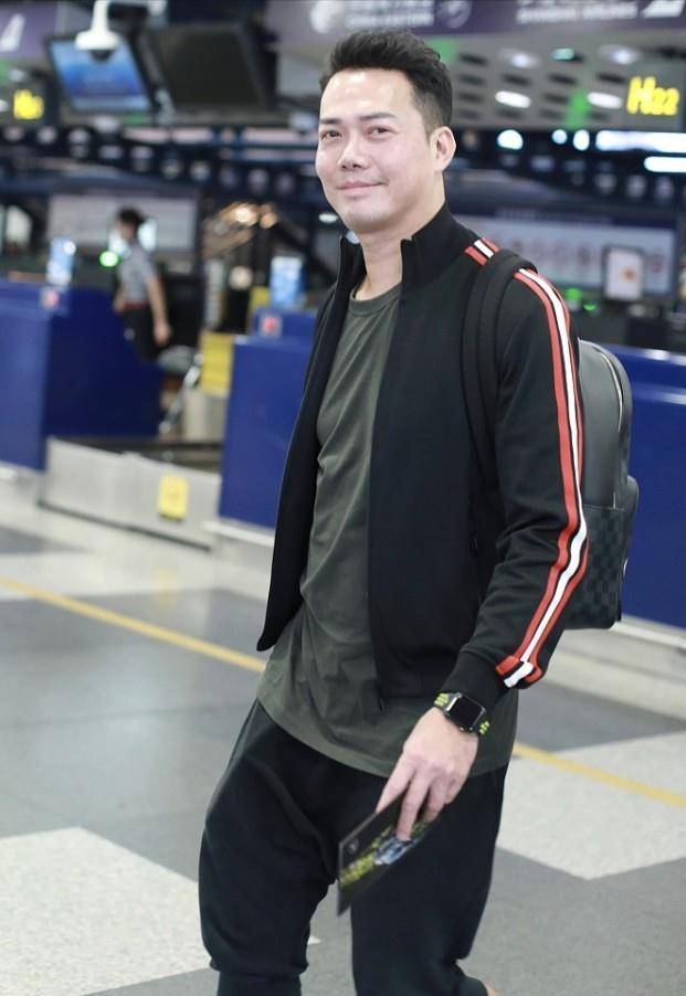 原创中年男生没身材管理你谢天华明显发福但休闲穿搭还挺有型