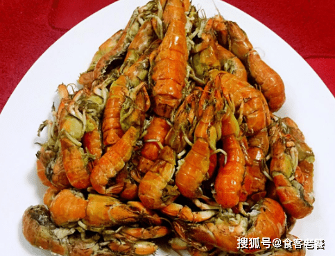 这种虾是北方的一种虾,被北方人称作是蝼蛄虾,虽然他的样子跟小龙虾