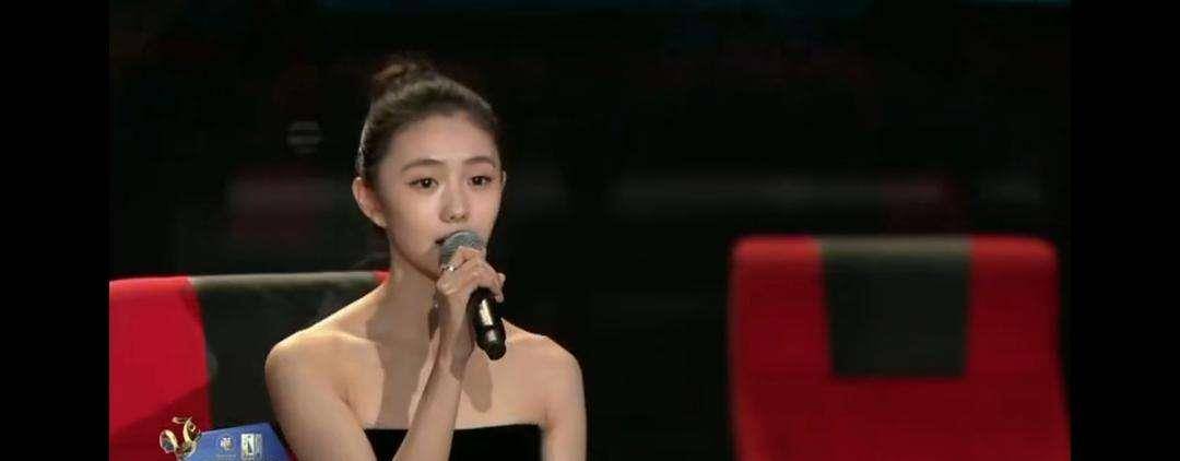 图片[2]-张小斐金鸡奖封后，刘浩存祝福张子枫垮脸，刘浩存比张子枫有风度-沐风文化