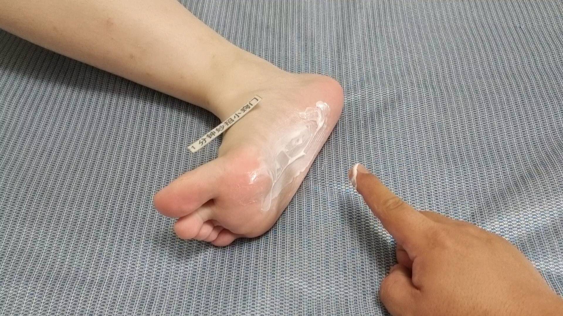 睡觉前在脚底涂点牙膏解决了很多人都有的困扰早知道早受益