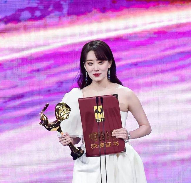 图片[3]-张小斐金鸡奖封后，刘浩存祝福张子枫垮脸，刘浩存比张子枫有风度-沐风文化