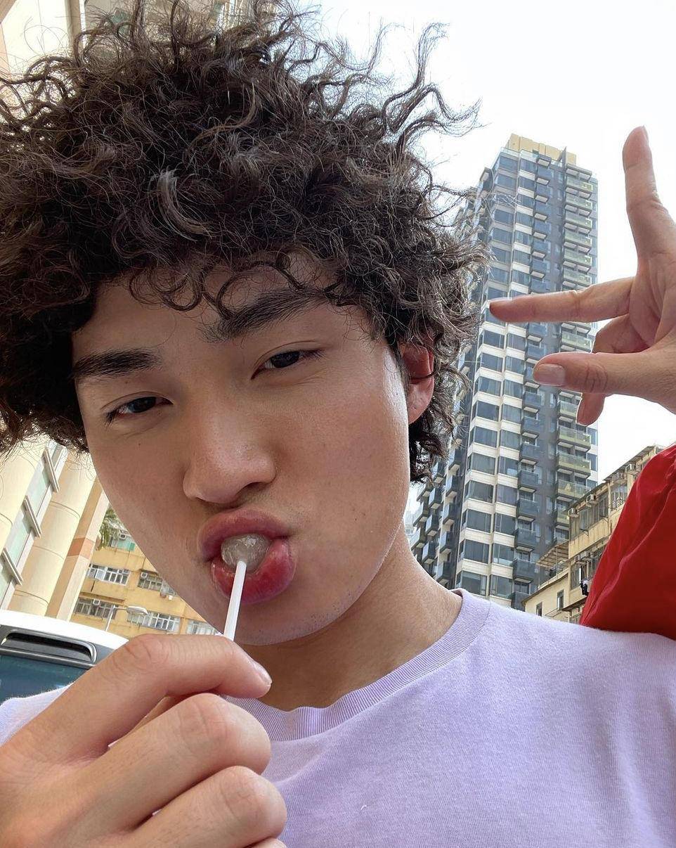 无线变了 该系列改变了传统 不再使用大艺术家 四位年轻艺术家受到了重视 郭金 剪辑 角色