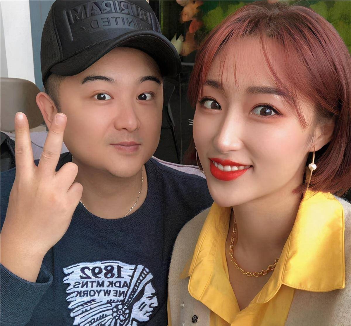 古装男神张迪与妻子出镜带货,发福撞脸张嘉益,网友:一胖毁所有_刘玉婷