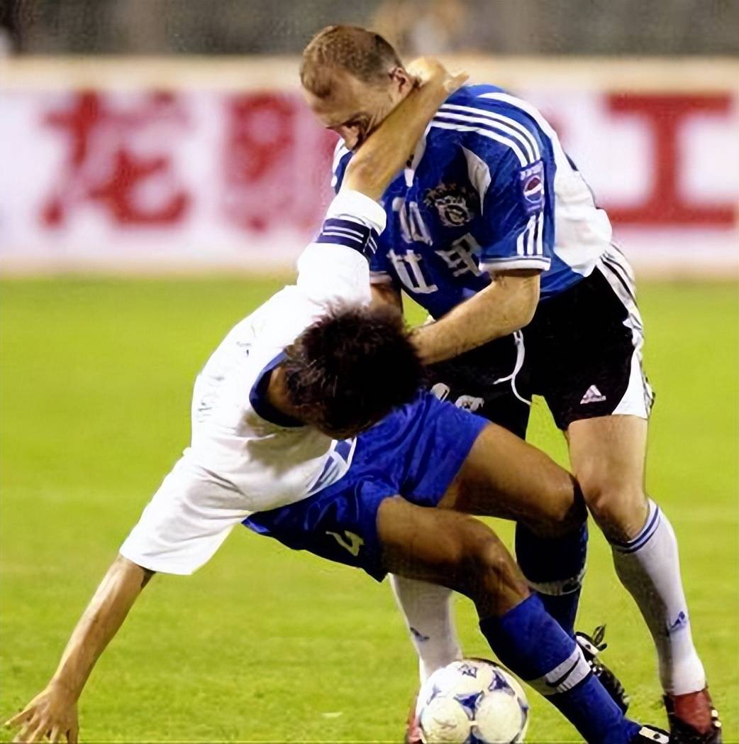 原创             大连足球史上今天：2002年7月14日扬戈维奇打入加盟首球，实德2-0申花登顶甲A