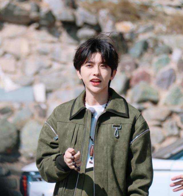 跟蔡徐坤同框有多可怕?