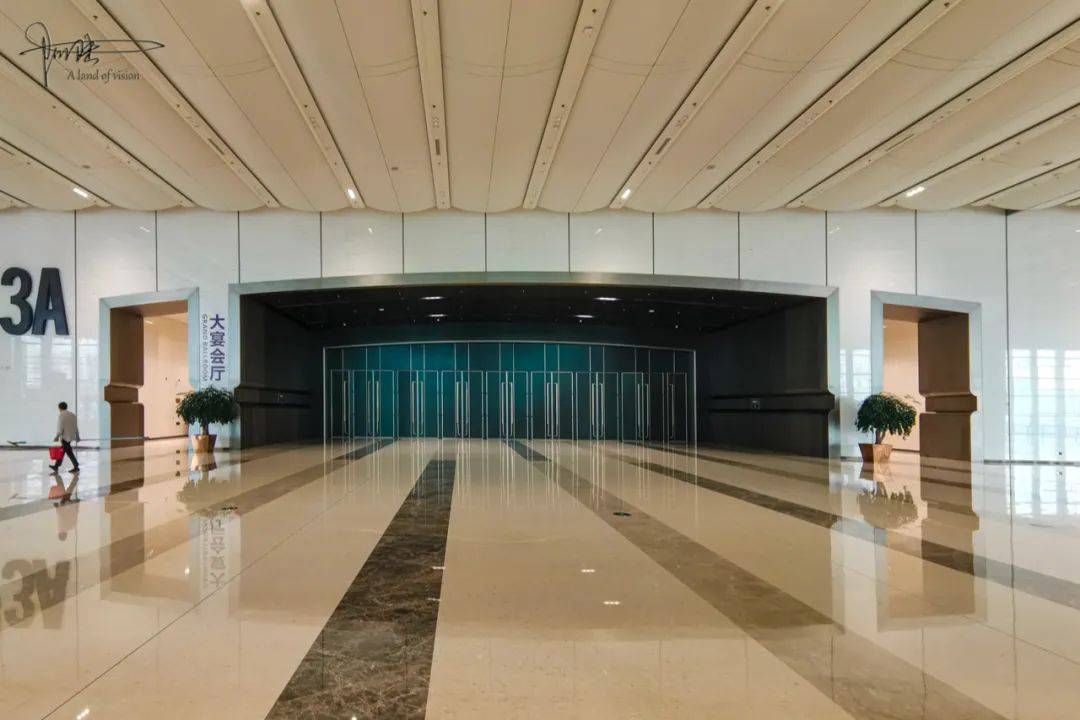 炎炎夏日,这个高大上的g20峰会体验馆也是相当冷清,门可罗雀_杭州