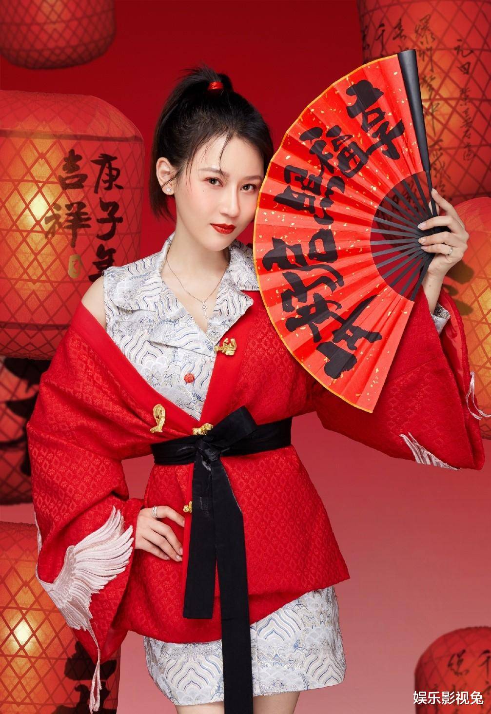 在2004年加入了一个角色——"伍姑娘"(伍文秀),伍姑娘是一个无忧无虑