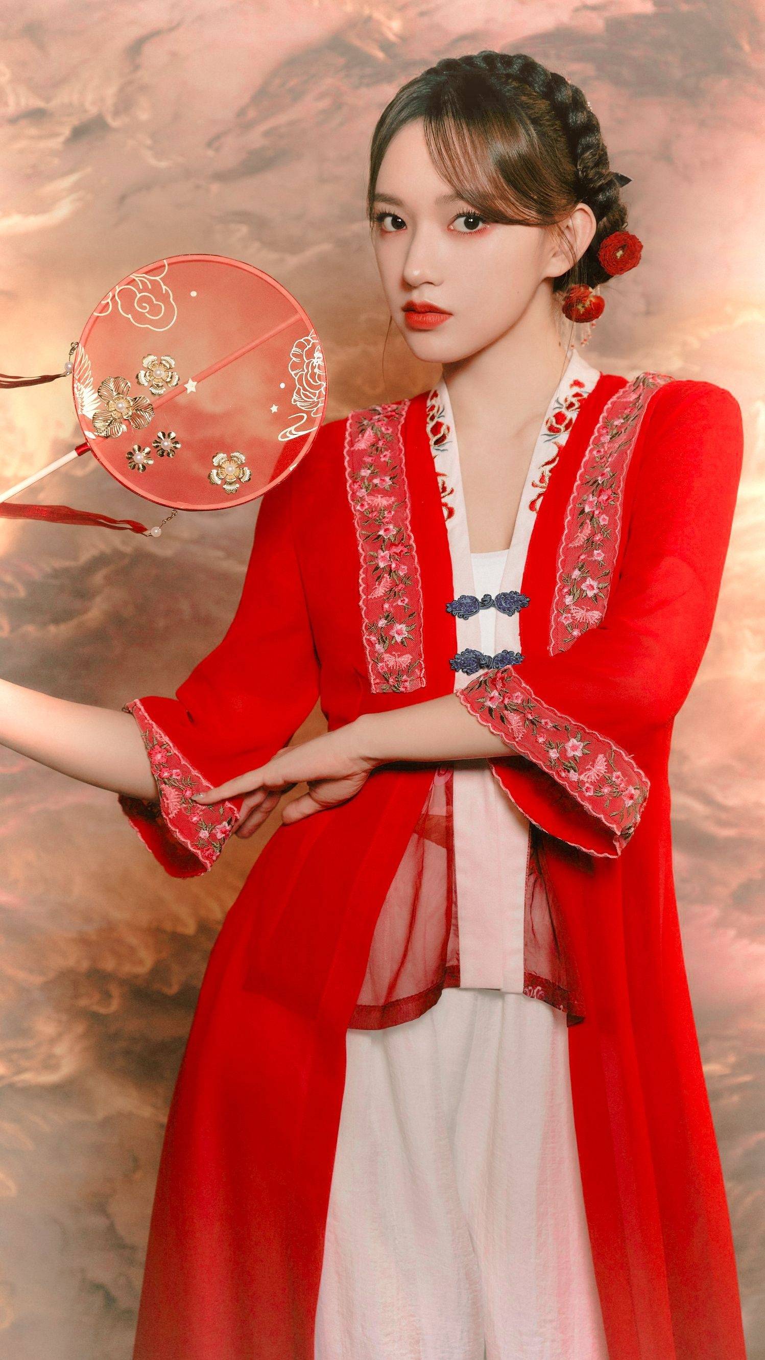 程潇红色纱衣仙气十足绝美写真