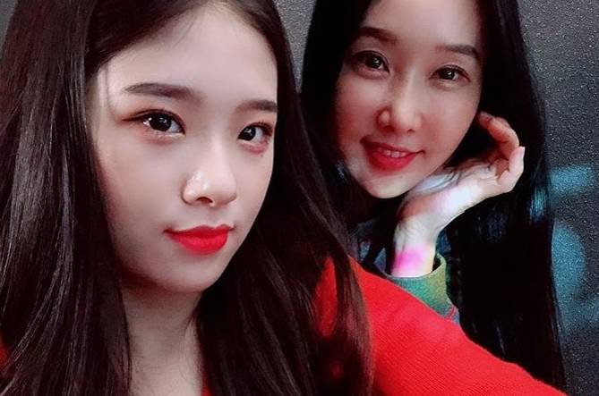 因常年健身,50岁的李秀珍和18岁女儿同框被网友问:哪个是妈?