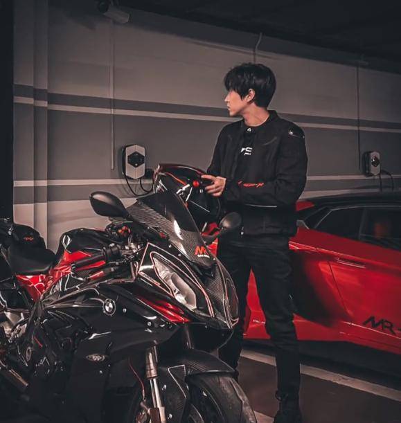 网红白冰亲自回应"芝士事件",却被要求减肥,网友:都是锅的错