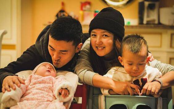 何洁情路坎坷_郝子铭何洁怎么认识的_何洁三段婚姻经历