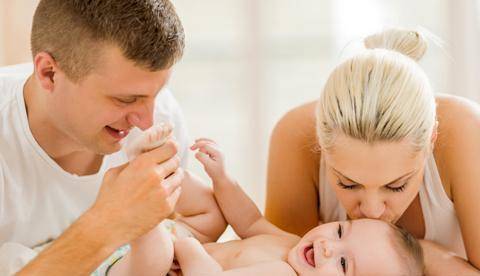 【肢体语言】宝宝什么时候用身体语言交往_解读婴儿常见的身体语言