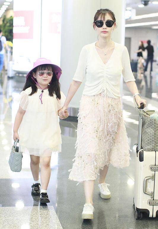 马蓉晒大肚照:迎接新生命到来!