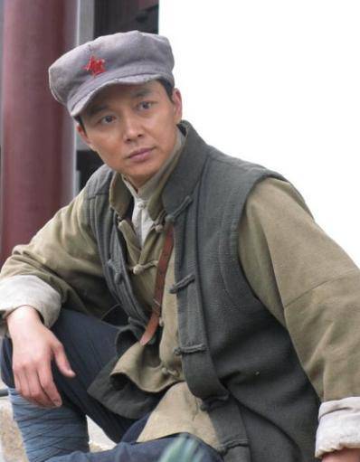 在《大染坊》之中,刘奕君饰演的赵东初让不少人记住了他,可以说是他