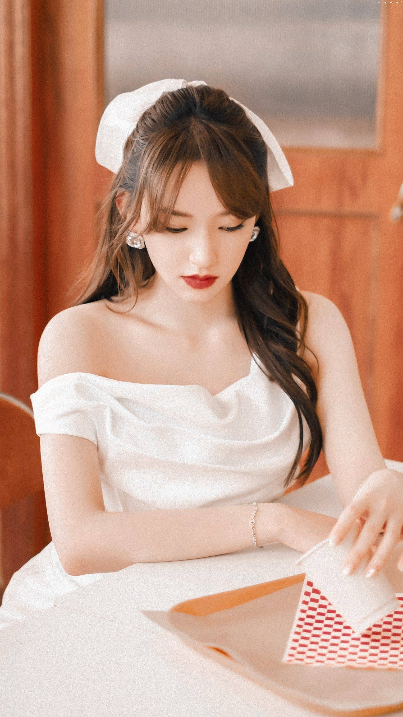 程潇白色连衣裙性感写真_程潇_写真_连衣裙