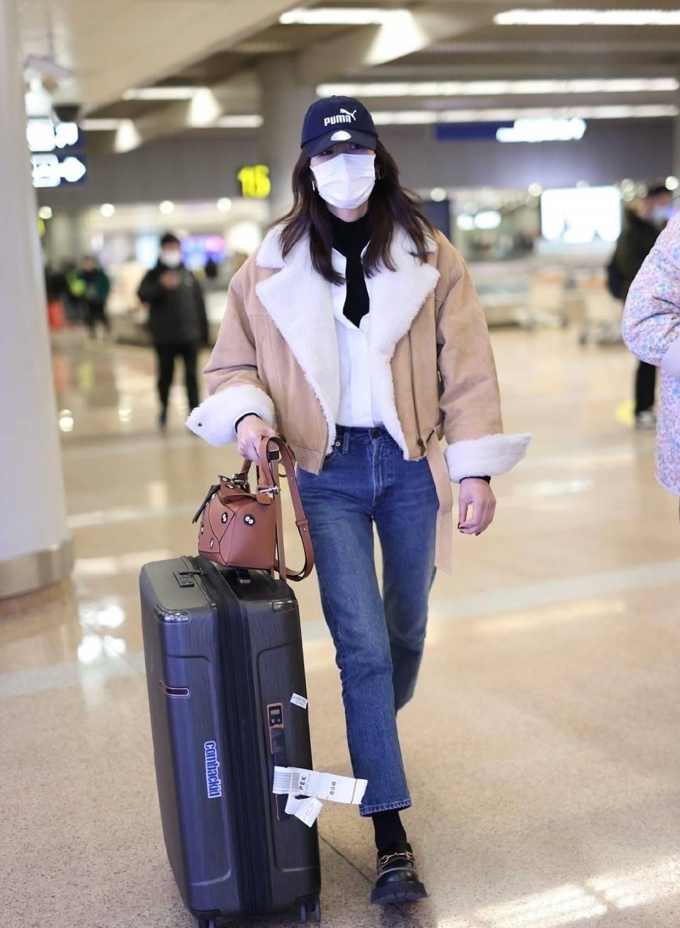 但刘雯标准的九头身身材也喜欢穿,那整体呈现效果就有了说