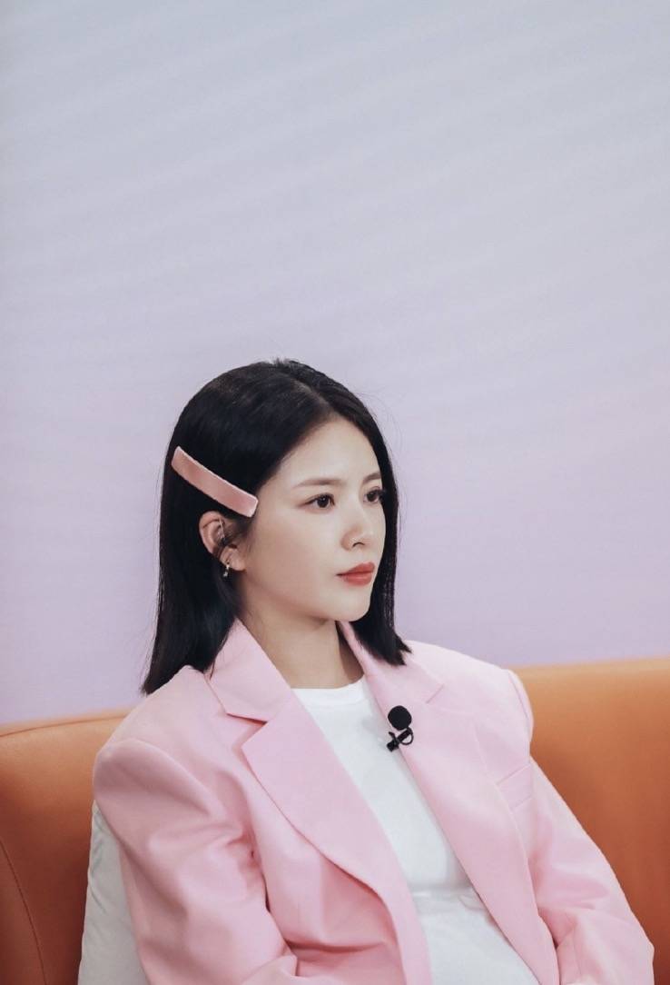 杜淳再带素人老婆参加新综艺,王灿晒录制现场恩爱合影