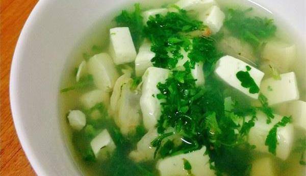 早春尝鲜必吃荠菜,营养又美味,做法也多种多样,荠菜豆腐羹,凉拌荠菜