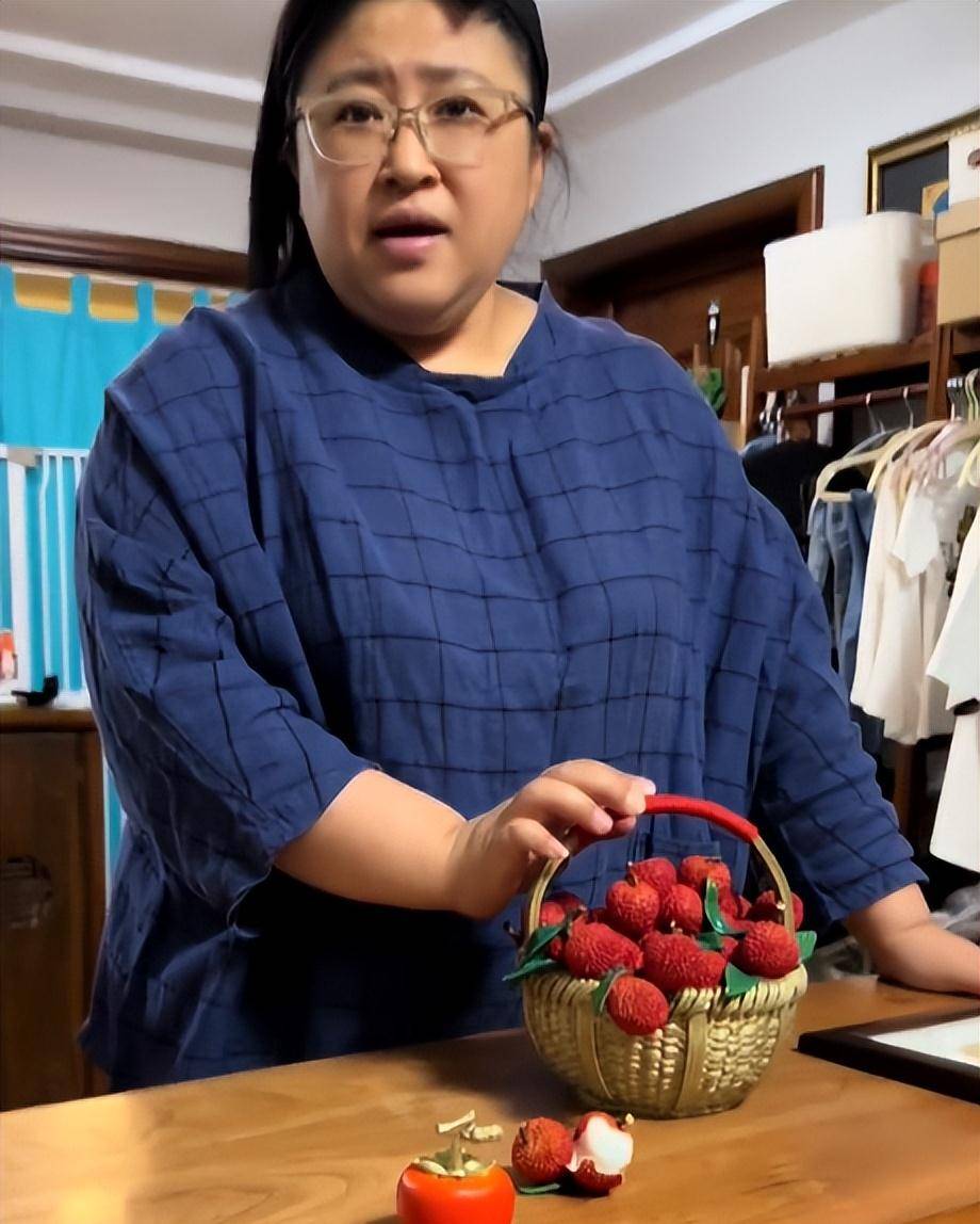 铁兜和胡老师:靠"谎报"价格吸粉500万,真实身份曝光不简单?