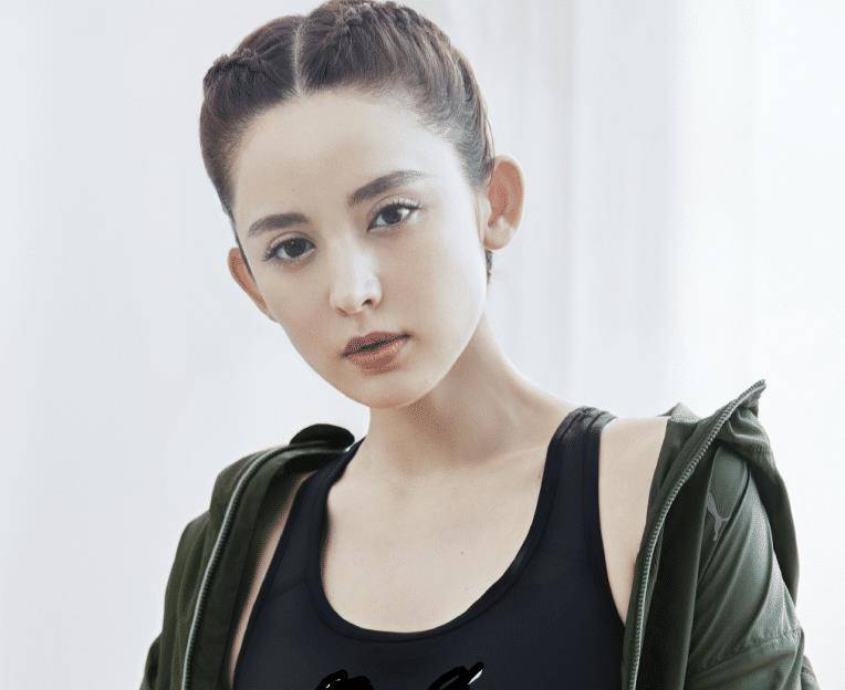 古力娜扎不仅是演员,而且还是模特,古力娜扎出道这么多年,出演的影视