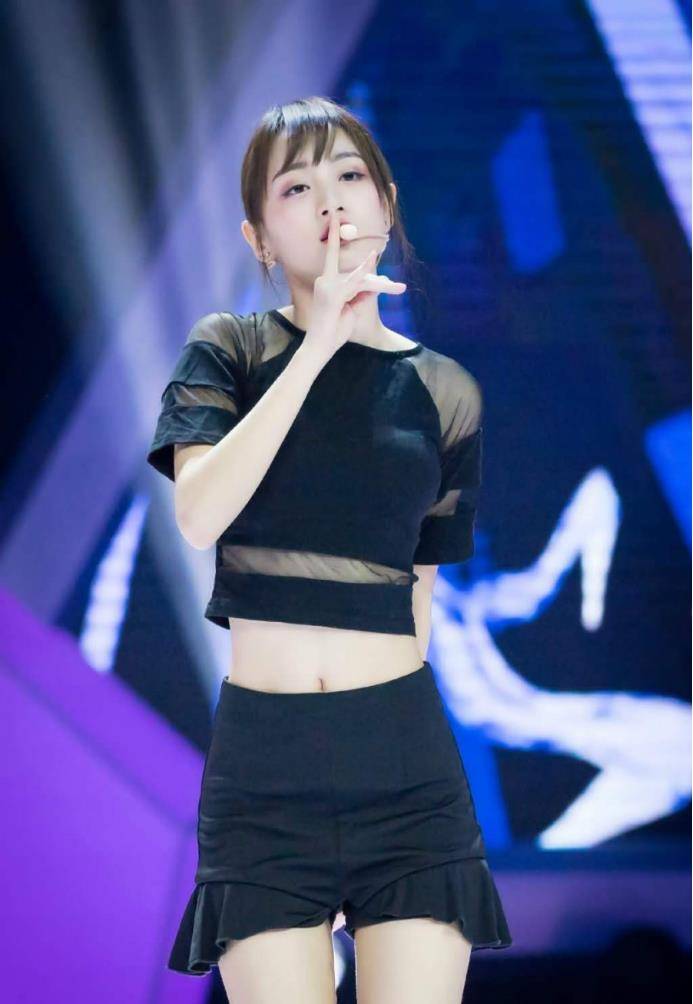 原创氧气少女黄婷婷穿短裙大秀好身材是腰精没错了