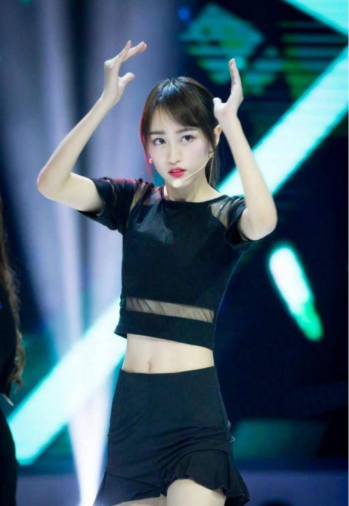 原创氧气少女黄婷婷穿短裙大秀好身材是腰精没错了